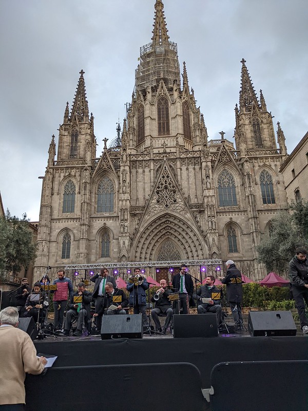 Band playing in front of the Catedral de Barcelona
