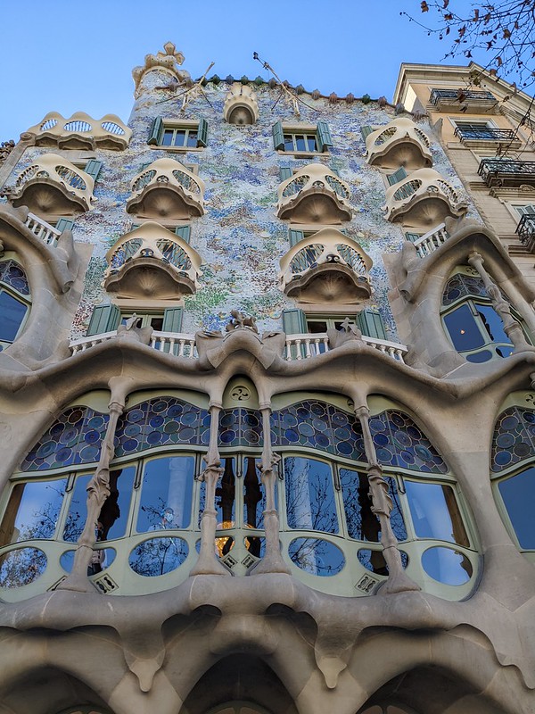 Close up view of the entrance and balconies of the Casa Batllo