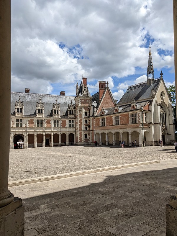 Courtyard of Blois castle, looking onto its chapel.
