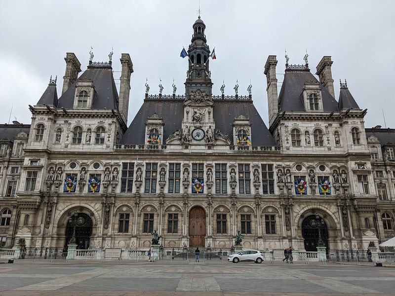 Paris townhall, seen from across the square