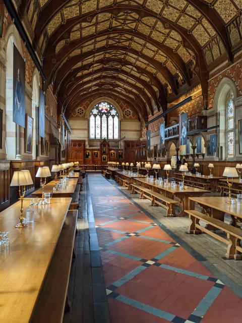 View into the dining hall of Keble College which looks a lot like the one at Hogwarts from the Harry Potter movies