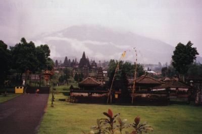 Pura Besahki