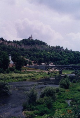 View of Tsaravets fortress from the road to Arbanassi